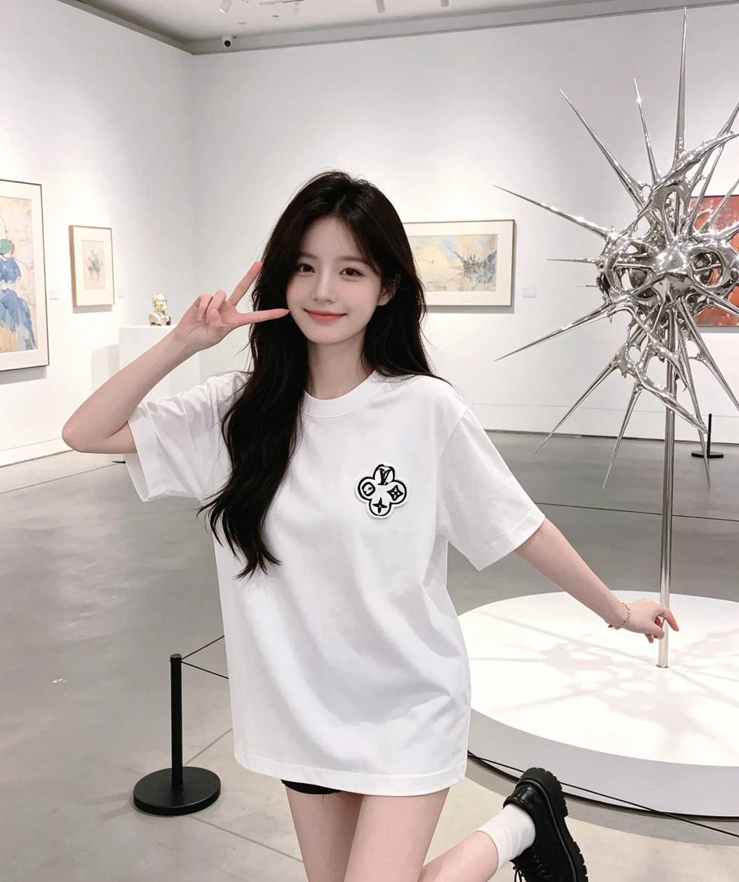 Louis Vuitton/Louis Vuitton three-flower large patch embroidered round neck short sleeves on the back